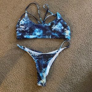 Light and dark blue patterned flattering bikini